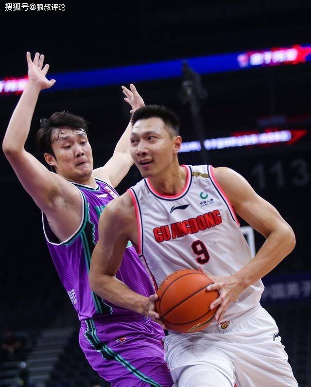 关于重庆男篮主场胜出，积分榜上升的信息