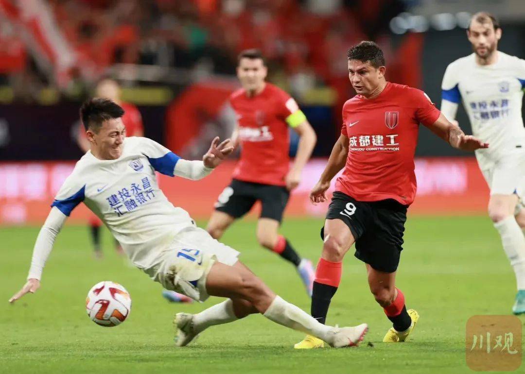 里尔主场比赛引发球迷热议，现场气氛火爆的简单介绍