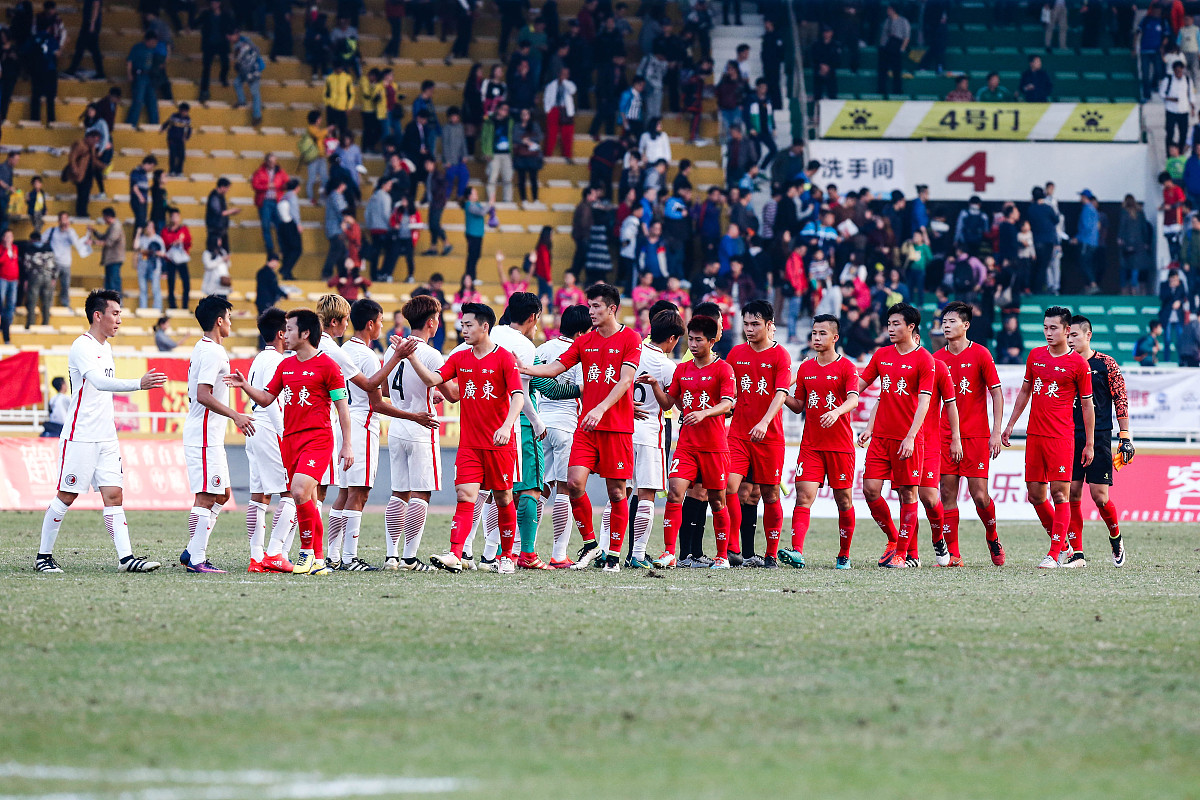 国内足球联赛的一场激烈较量