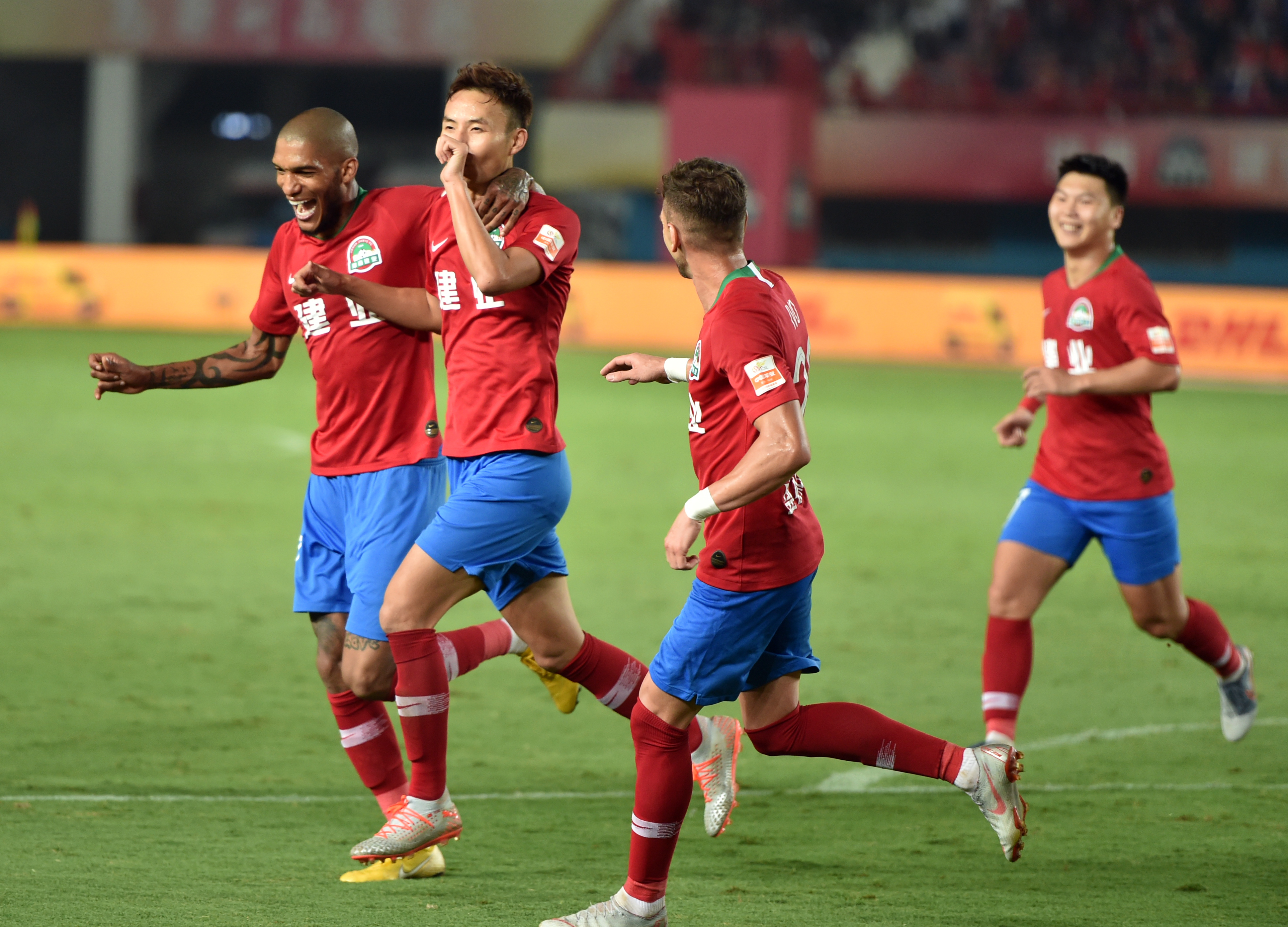 河北华夏幸福战胜强敌，中超赛场激战