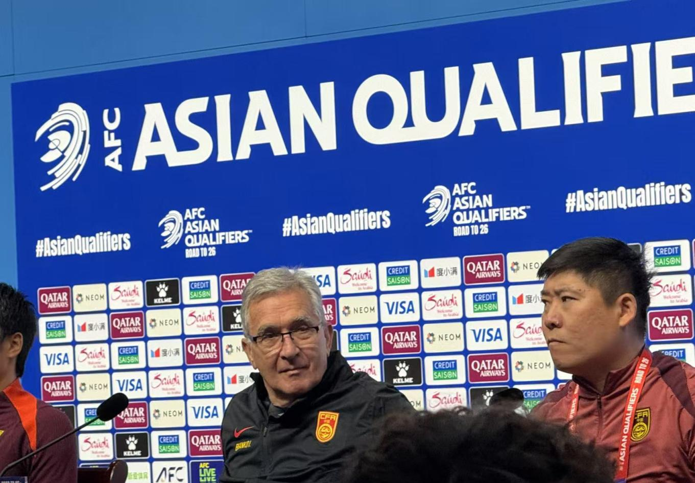 实力强劲的球队获得了一场胜利