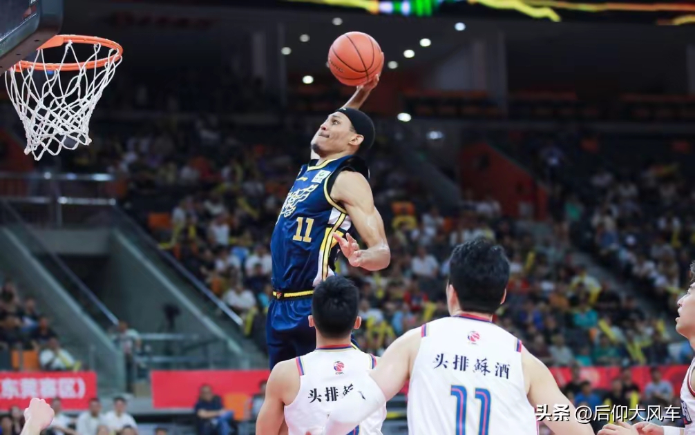 包含浙江男篮在比赛中大获胜利，站稳领先位置的词条