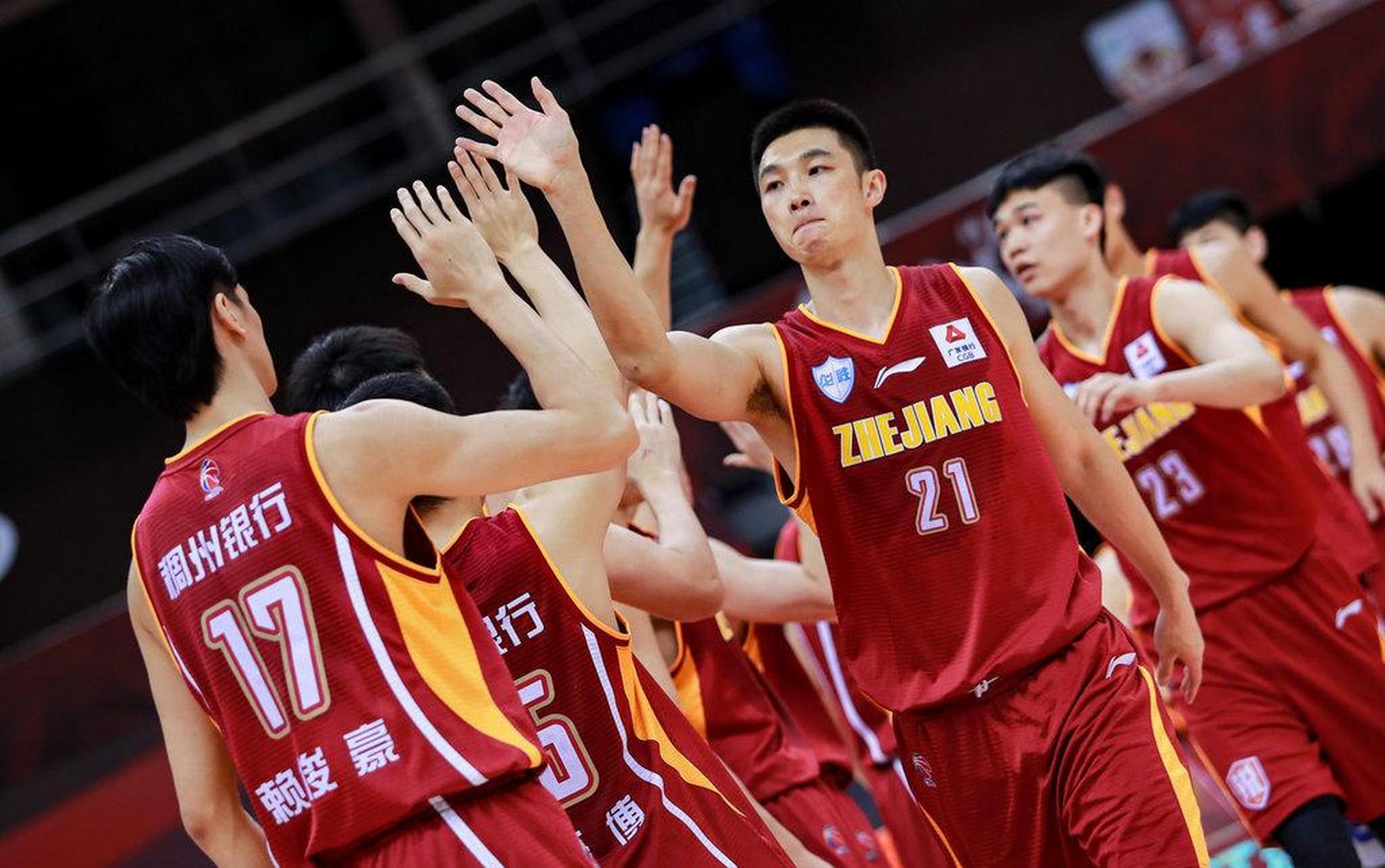 包含浙江男篮在比赛中大获胜利，站稳领先位置的词条