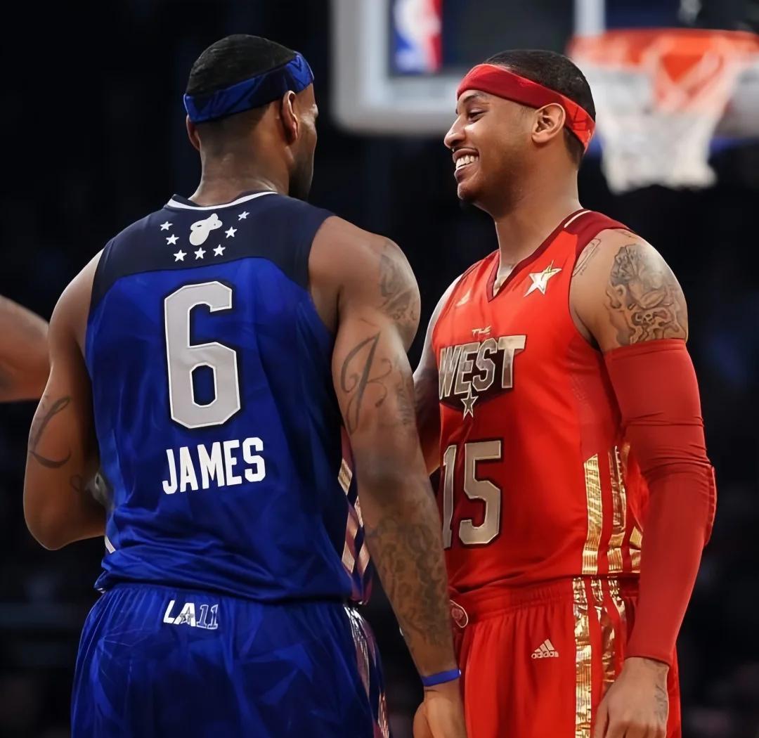 篮球巨星合影留念，庆祝胜利，团结一心的简单介绍