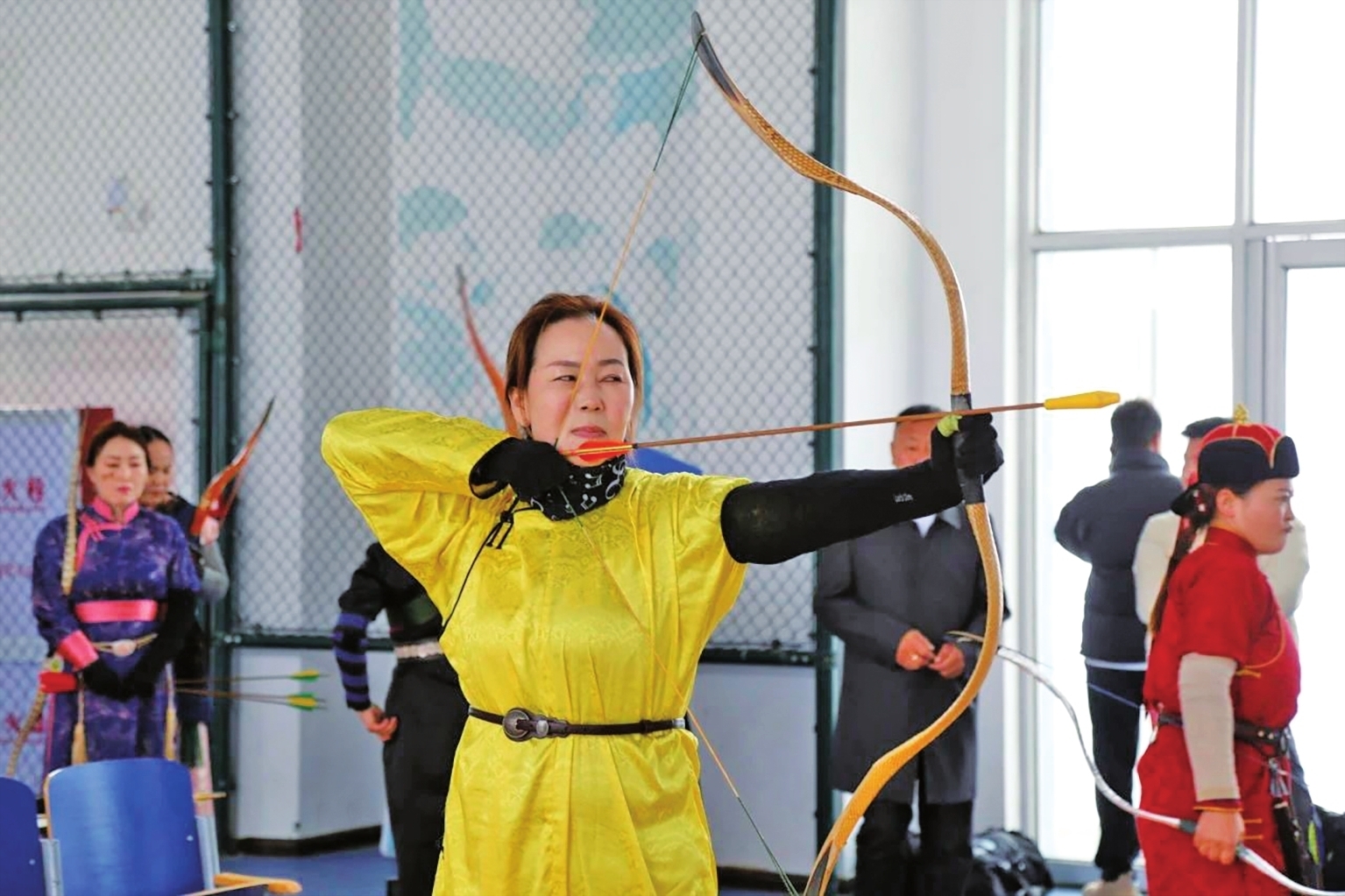 射箭比赛古巴选手射中靶心，实力堪比一流