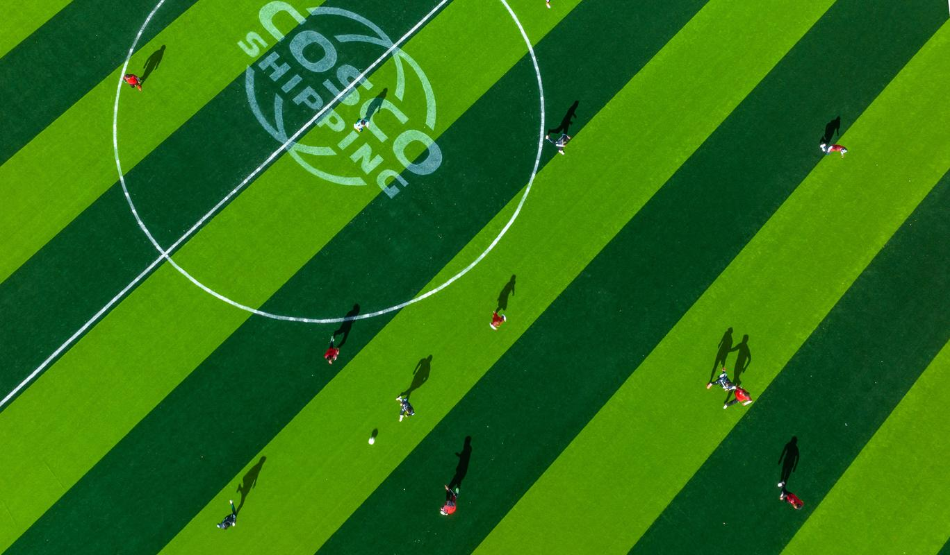 足球赛事高潮迭起，精彩纷呈