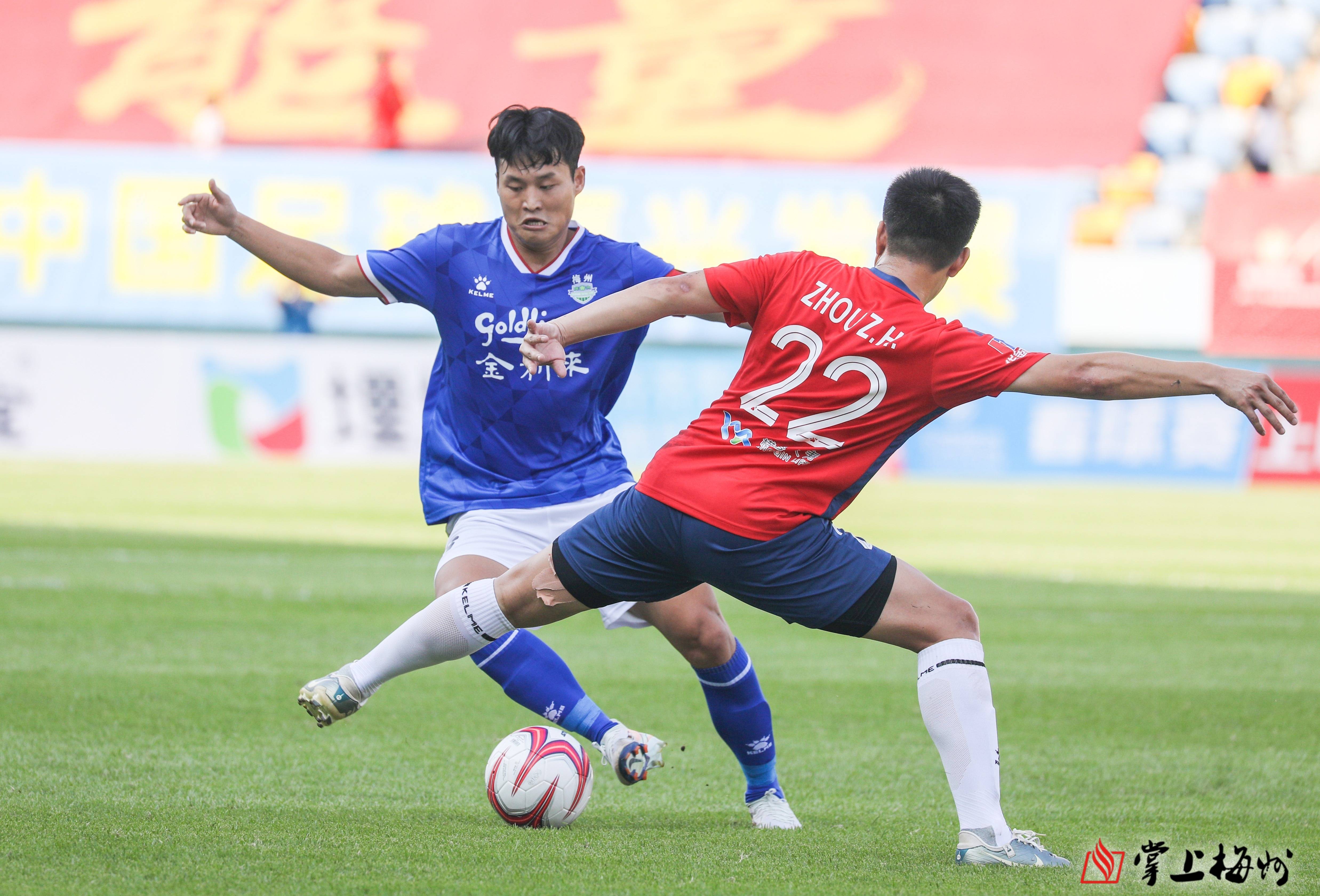 足球赛事高潮迭起，精彩纷呈