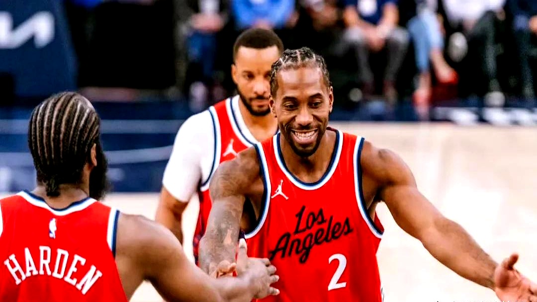 快船全队发挥稳定，赢得一场胜利