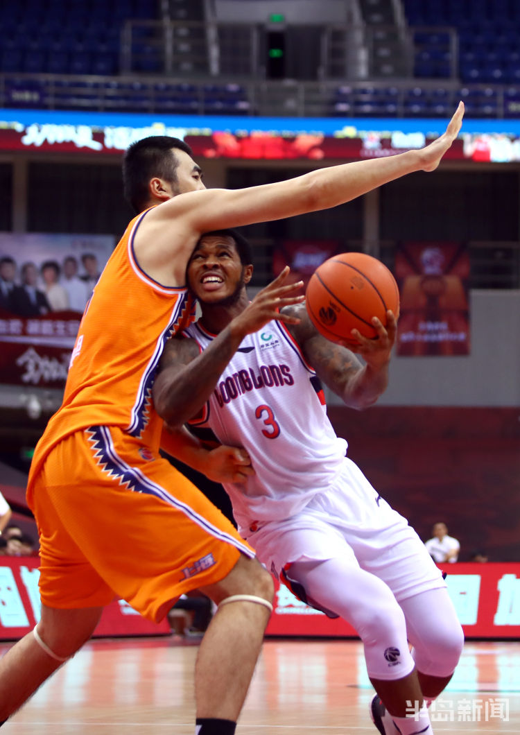 包含广西男篮外教换帅，球队新战术赢球连连的词条