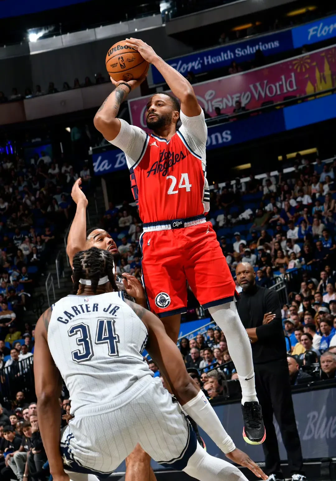 美国洛杉矶快船锋线犀利，横扫对手