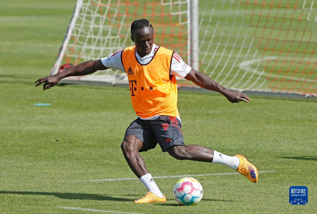 開始训练备战下一场比赛的拜仁慕尼黑